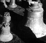 Snímek MUDr. Jiřího Šolce je pořízen na druhé světové války a zabírá část zvonů sejmutých z věží kostelů a zvonic.