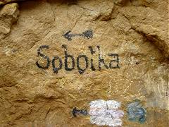 Staré turistické značení z časů první republiky u Kosti