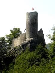 Hrad od severovýchodu(z cesty k Vranovu)
